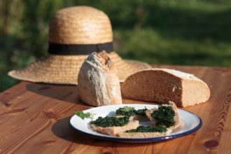 Brot backen im Lehmofen